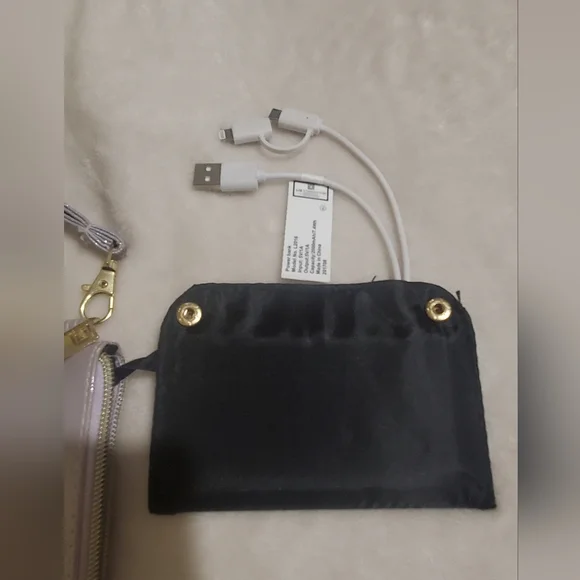 Liz Claiborne charging wallet/purse - Picture 4 of 5